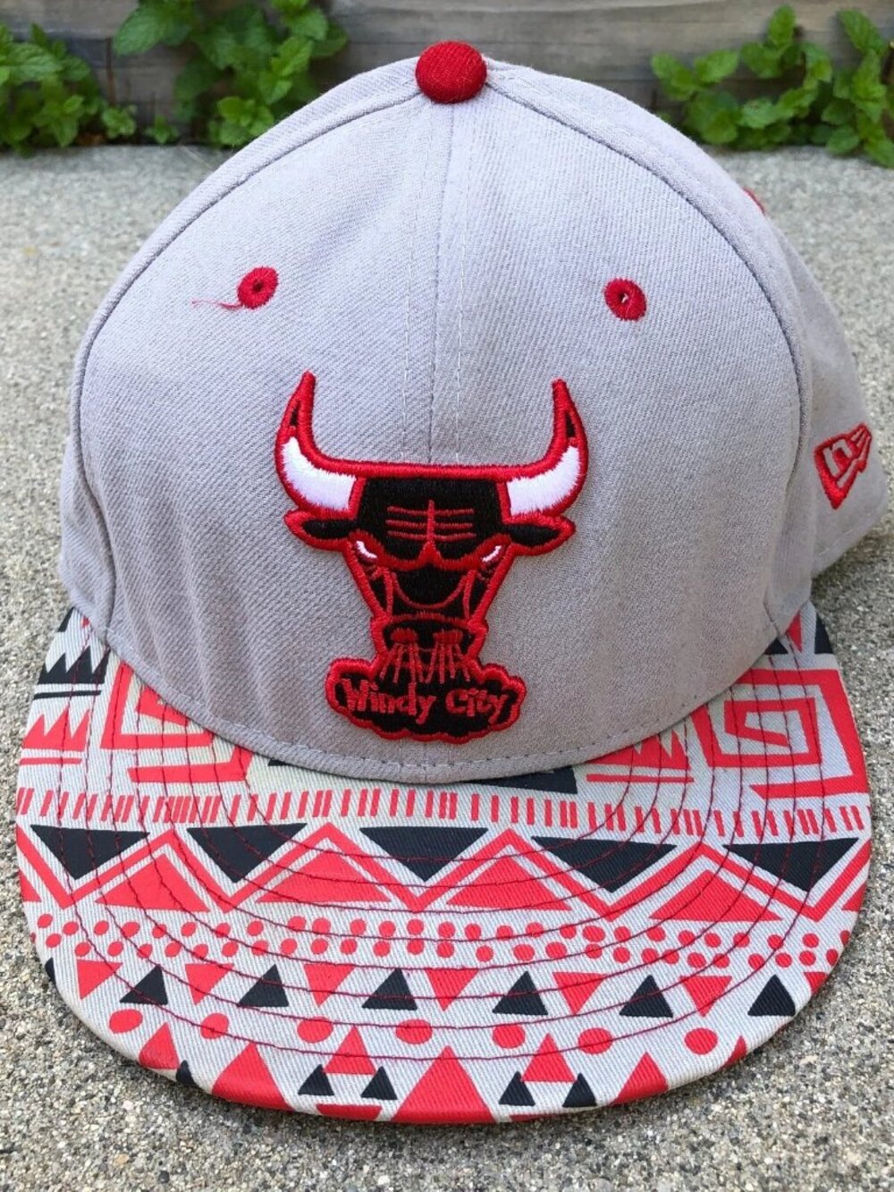 VTG NEW ERA Chicago Bulls Snapback Hat Men's 9Fifty Adjustable Cap Grey Red NBA